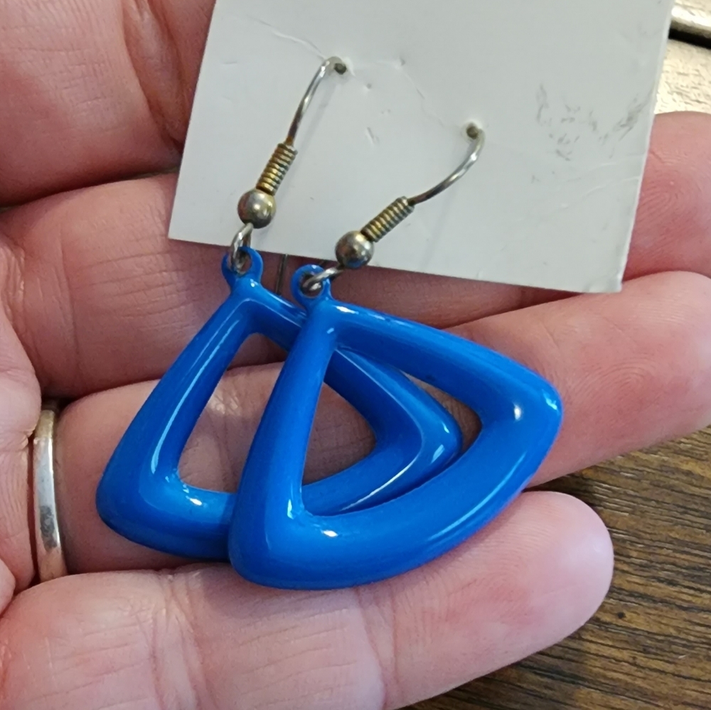 🌟 3 for $15 Deal! 🌟Blue rounded triangle earrings